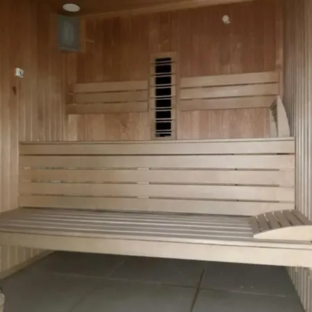 Bell Marina Premier & Heated Pool Apartment *