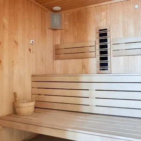Bell Marina Premier & Heated Pool Apartment
