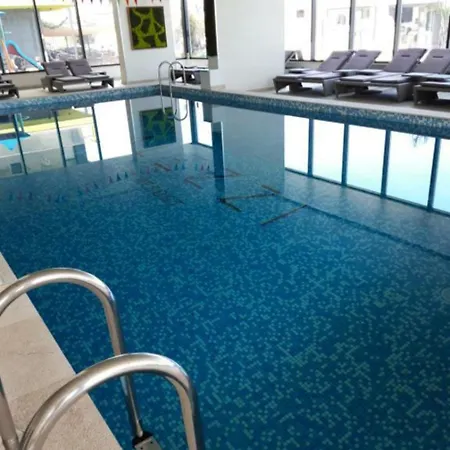 Bell Marina Premier & Heated Pool Apartment *