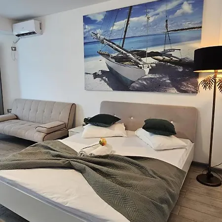 Bell Marina Premier & Heated Pool Lejlighed *