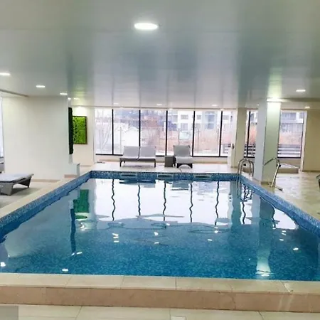 Bell Marina Premier & Heated Pool Apartment