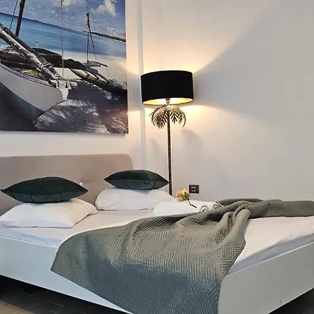 Bell Marina Premier & Heated Pool *