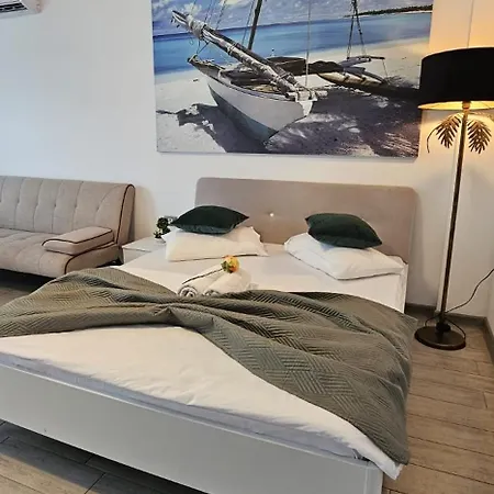 Apartment Bell Marina Premier & Heated Pool