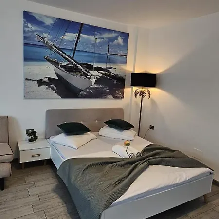 Bell Marina Premier & Heated Pool Apartment Navodari