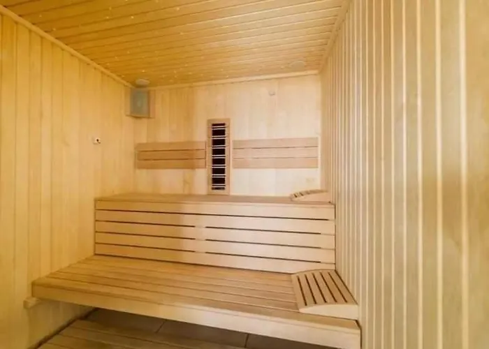 Bell Marina Premier & Heated Pool Apartament