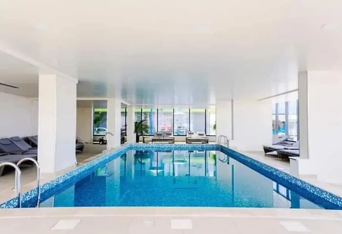 Bell Marina Premier & Heated Pool * Năvodari