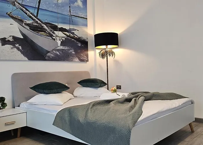 Bell Marina Premier & Heated Pool *