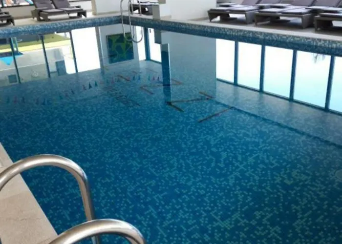 Bell Marina Premier & Heated Pool Apartament *