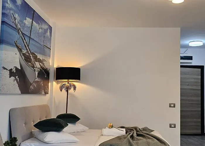 Bell Marina Premier & Heated Pool Apartament *