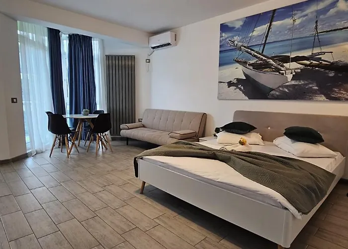 Bell Marina Premier & Heated Pool Apartament