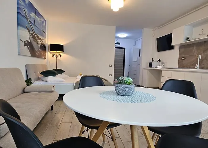 Bell Marina Premier & Heated Pool