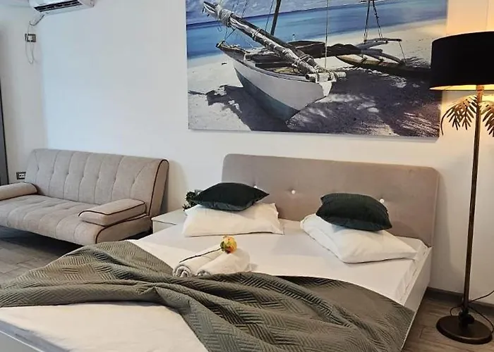 Bell Marina Premier & Heated Pool Apartament *