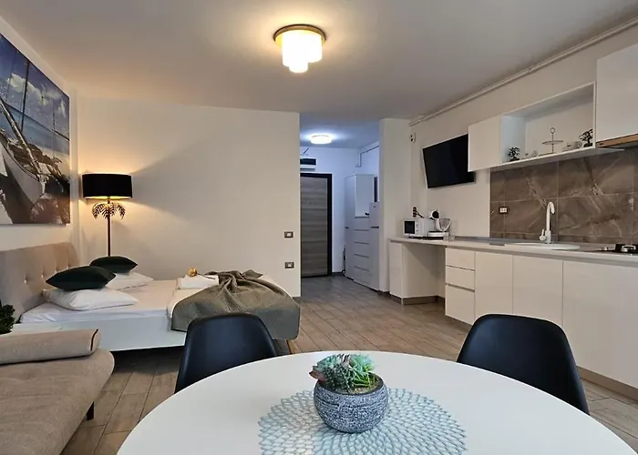 Apartament Bell Marina Premier & Heated Pool Năvodari