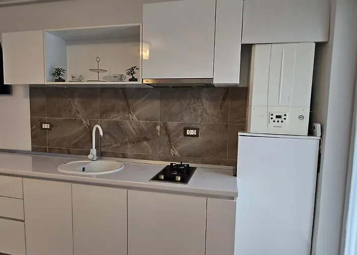 Bell Marina Premier & Heated Pool Apartament *